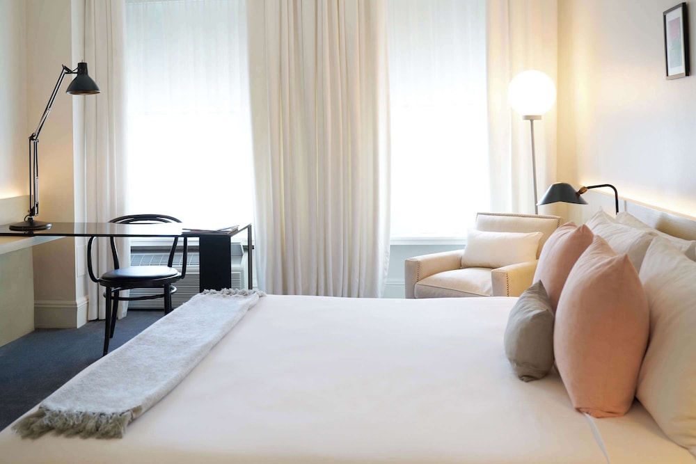 Habitación estándar, 1 cama de matrimonio, bañera accesible del hotel The Chicago Hotel Collection Ambassador Gold Coast. Foto 3