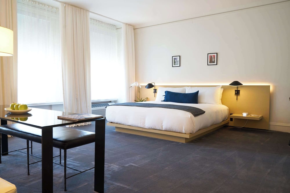Habitación Deluxe, 1 cama de matrimonio grande del hotel The Chicago Hotel Collection Ambassador Gold Coast. Foto 2