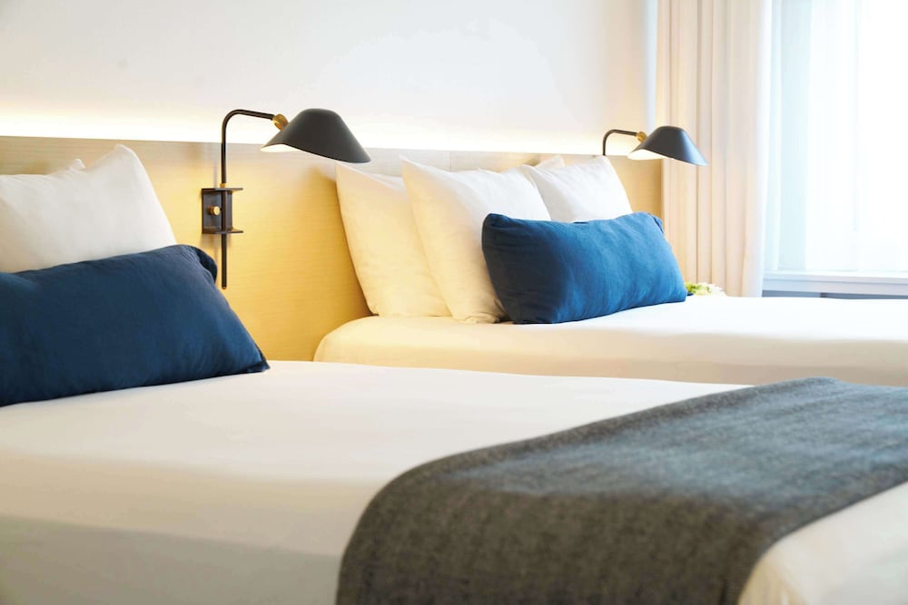 Habitación estándar, 2 camas dobles del hotel The Chicago Hotel Collection Ambassador Gold Coast. Foto 2