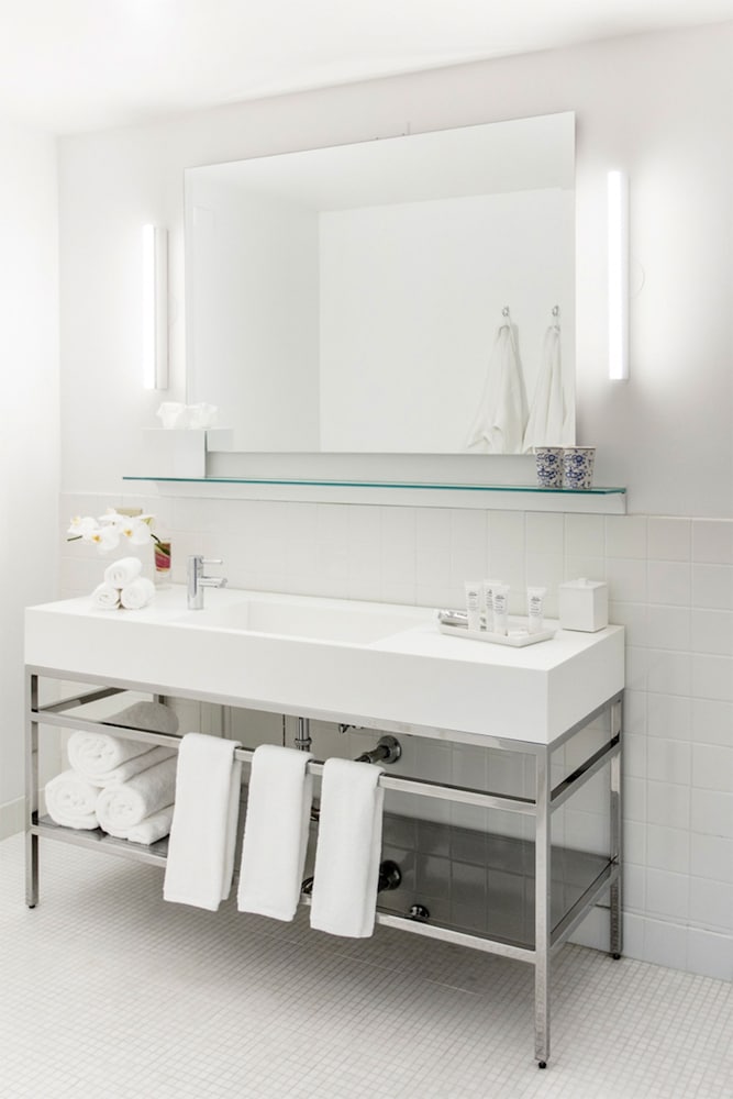 Habitación estándar, 2 camas dobles del hotel The Chicago Hotel Collection Ambassador Gold Coast. Foto 3