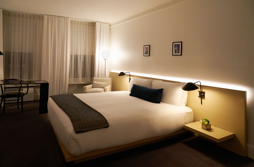 Habitación estándar, 1 cama de matrimonio grande del hotel The Chicago Hotel Collection Ambassador Gold Coast. Foto 3
