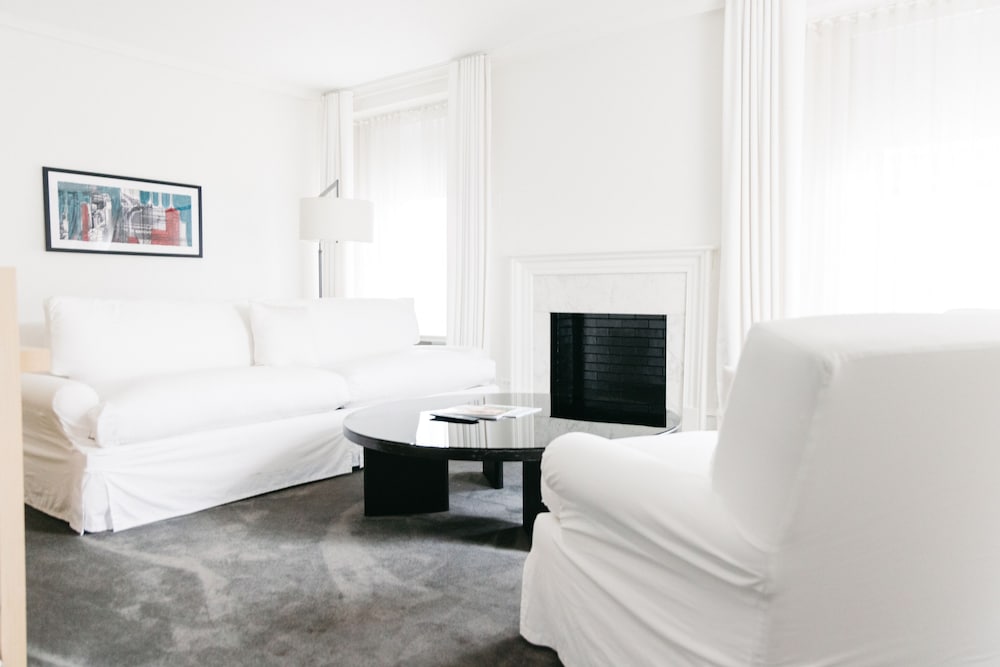 Suite Signature, terraza, vistas a la ciudad del hotel The Chicago Hotel Collection Ambassador Gold Coast. Foto 1