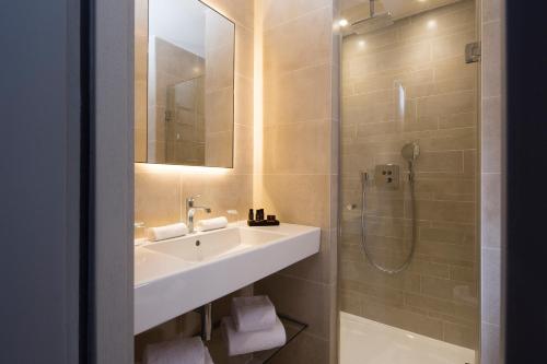 Habitación Doble Prestige del hotel Le 10 Bis. Foto 3