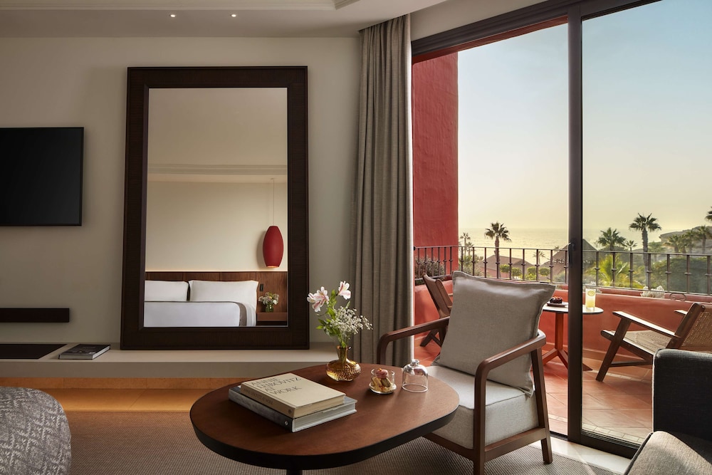 Habitación Premium, vistas parciales al mar del hotel Tivoli La Caleta Resort