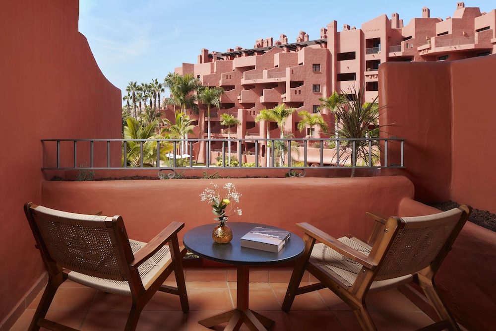 Habitación Grand Deluxe, Vistas al Jardín del hotel Tivoli La Caleta Resort. Foto 3