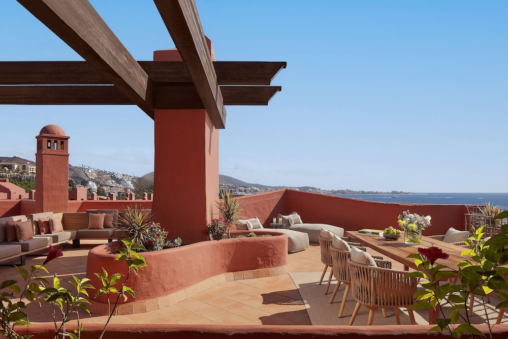 Suite, terraza, vistas al mar del hotel Tivoli La Caleta Resort. Foto 2