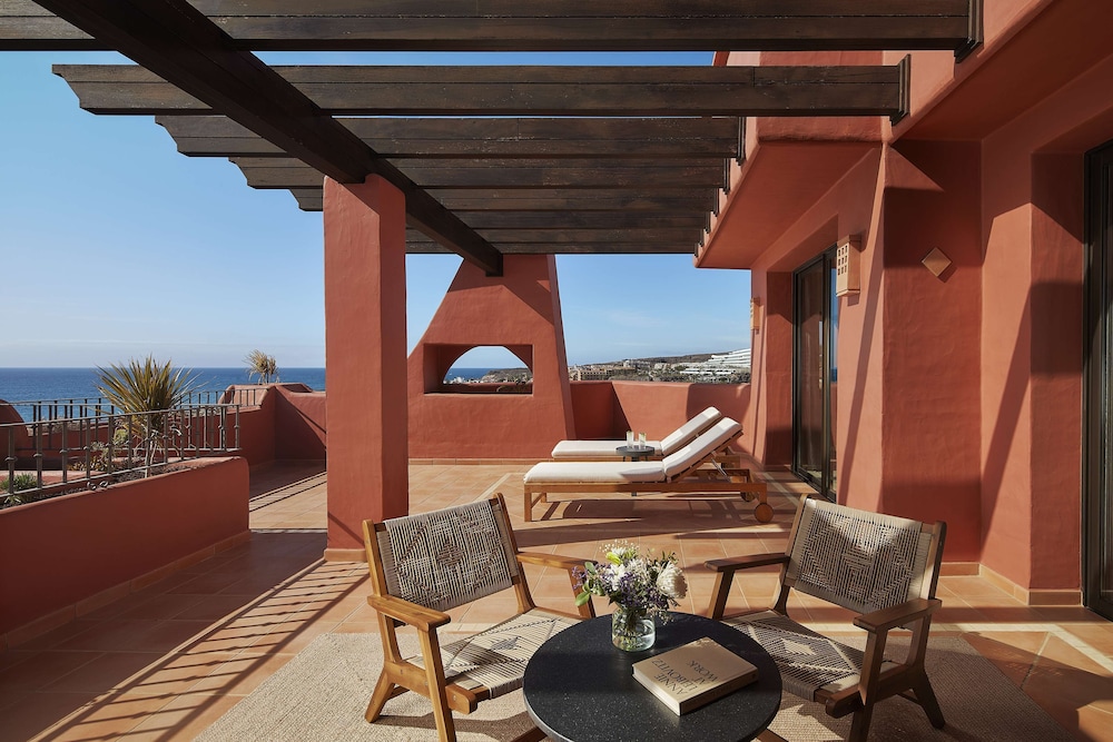 Suite, terraza, vistas al mar del hotel Tivoli La Caleta Resort. Foto 3