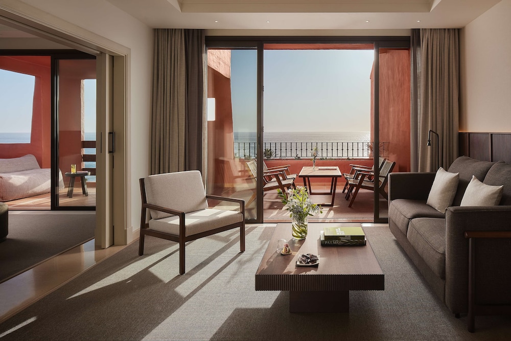 Suite, terraza, vistas al mar del hotel Tivoli La Caleta Resort. Foto 4