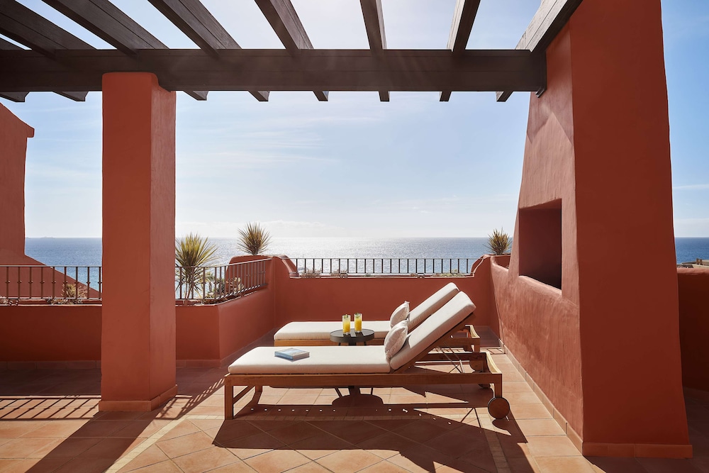 Suite, terraza, vistas al mar del hotel Tivoli La Caleta Resort. Foto 5