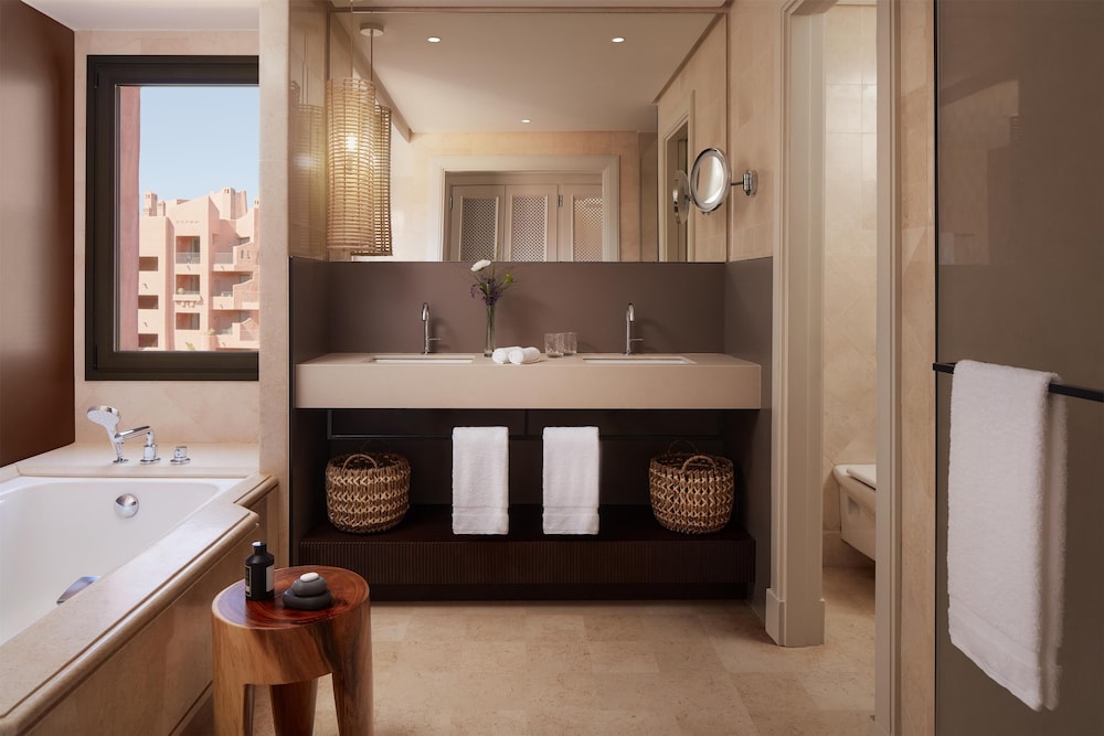 Suite, terraza, vistas al mar del hotel Tivoli La Caleta Resort. Foto 8