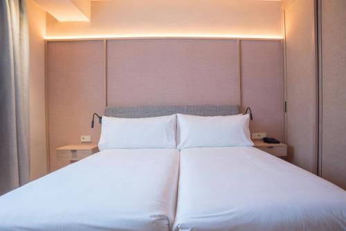 Habitación Doble Estándar del hotel Sercotel Pozuelo. Foto 1