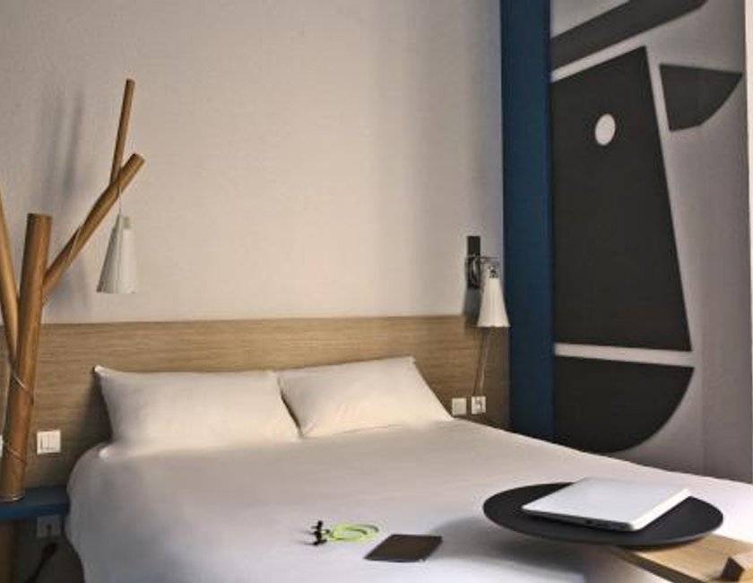 Habitación doble Vista ciudad Sofá Cama incluido 1 Cama doble del hotel Ibis Styles Moulins Centre. Foto 2