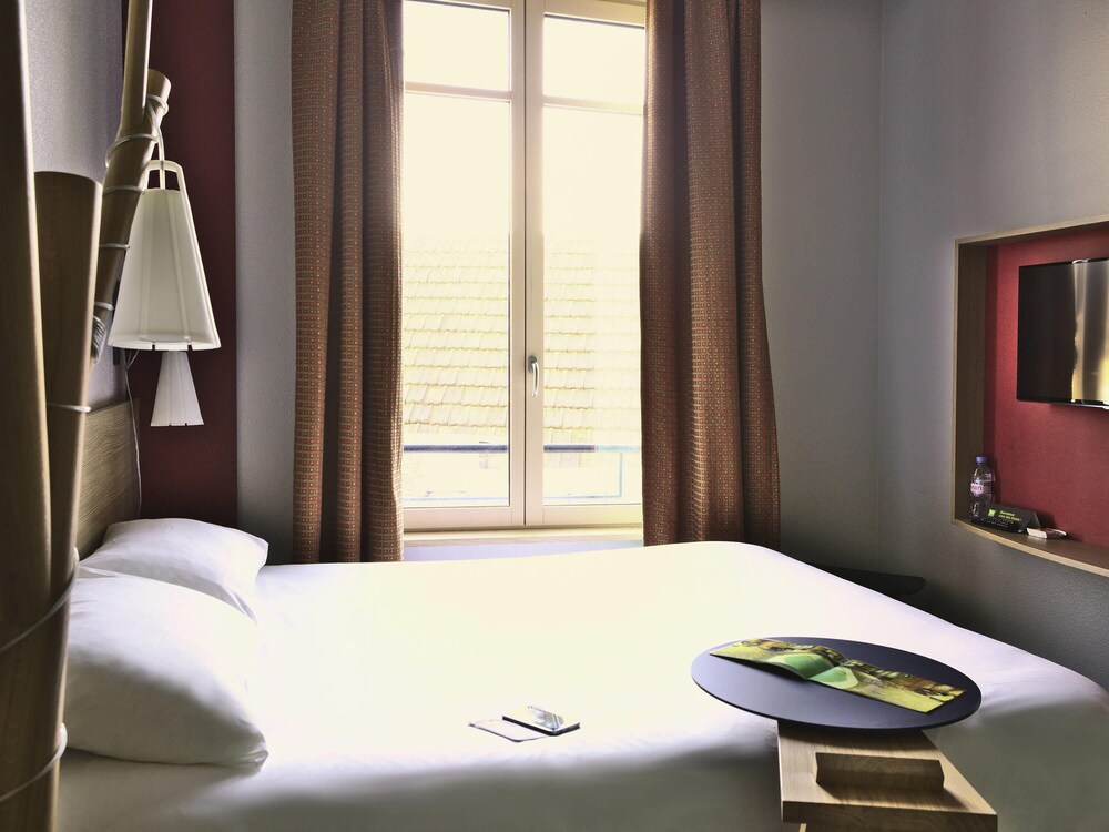 Habitación Estándar con 1 cama doble del hotel Ibis Styles Moulins Centre. Foto 4