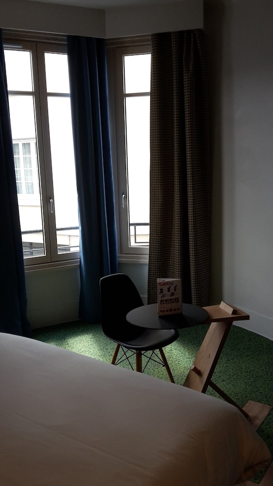 Habitación Estándar con 1 cama doble del hotel Ibis Styles Moulins Centre. Foto 7