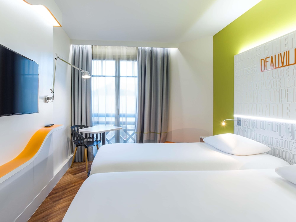 Habitación estándar con camas individuales del hotel Ibis Styles Deauville Centre