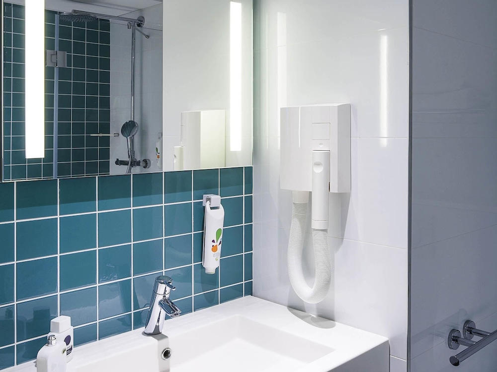 Habitación Estándar con 1 cama doble del hotel Ibis Styles Deauville Centre. Foto 8