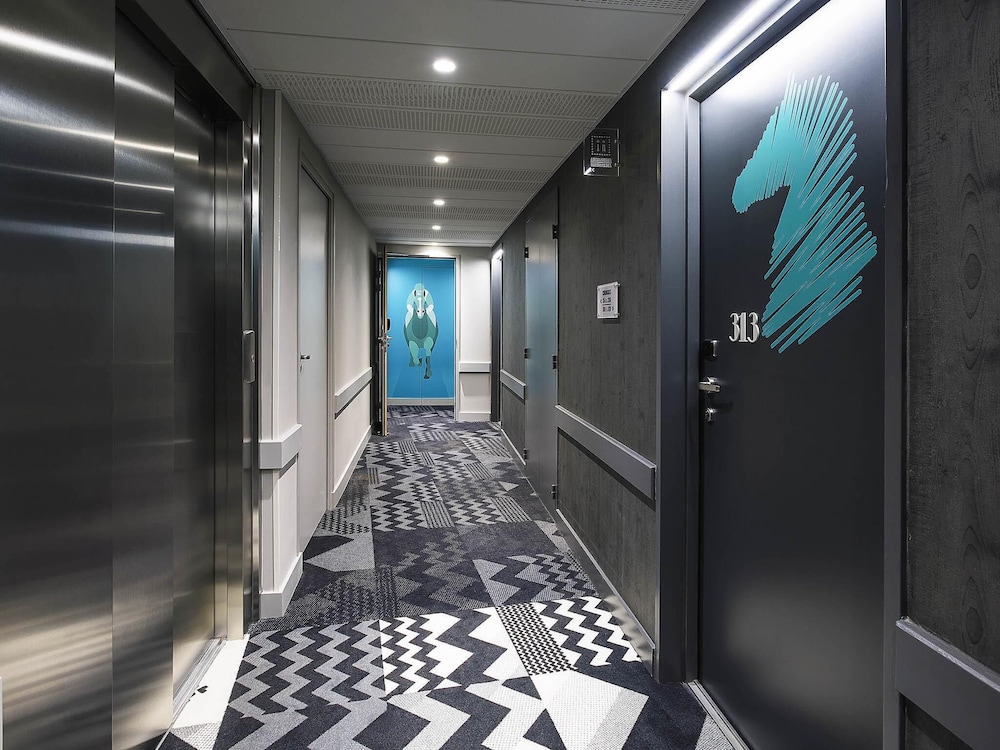 Habitación estándar con camas individuales del hotel Ibis Styles Deauville Centre. Foto 3