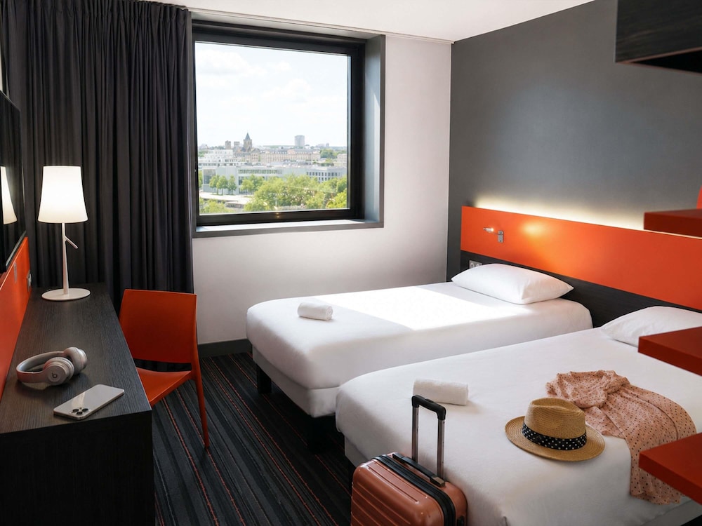 Suite Familiar Estándar con 2 habitaciones comunicadas del hotel Ibis Styles Caen Centre Gare. Foto 6