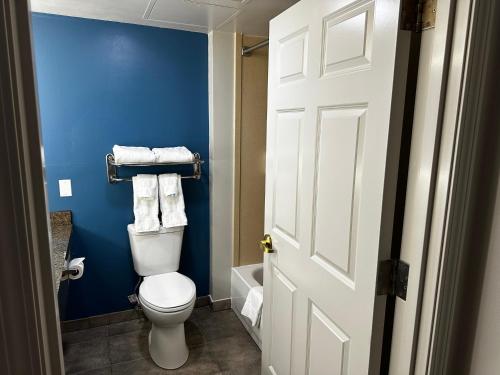 Habitación con 2 camas grandes - No fumadores del hotel La Quinta Inn & Suites by Wyndham Islip - MacArthur Airport. Foto 7