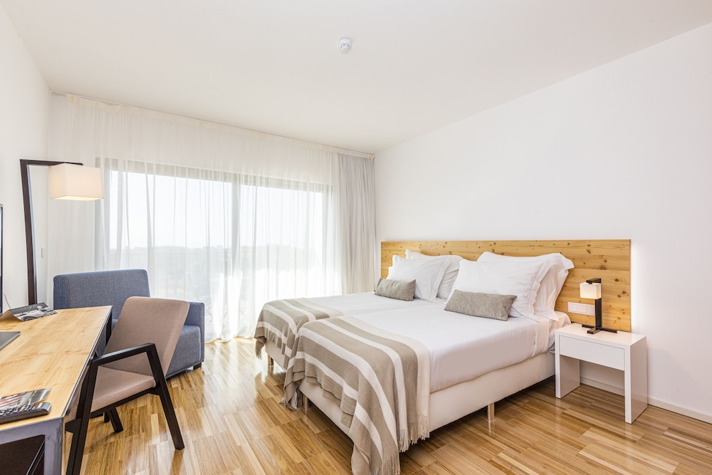 Habitación clásica con 1 cama doble o 2 individuales del hotel Algarve Race and Resort. Foto 3