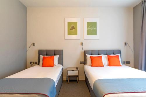 Habitación Triple Deluxe del hotel OYO Apollo Hotel Bayswater. Foto 2