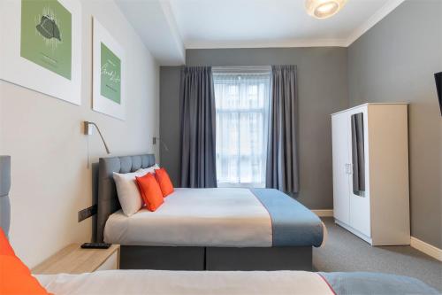 Habitación Triple Deluxe del hotel OYO Apollo Hotel Bayswater. Foto 3