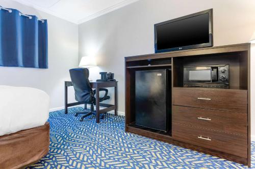 Habitación Doble con 2 camas dobles - No fumadores del hotel Econo Lodge Hicksville. Foto 2