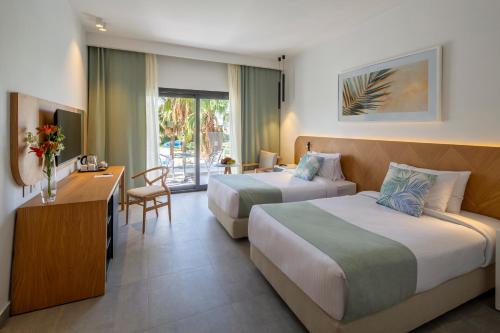 Habitación Superior con vistas al jardín del hotel Amphoras Beach. Foto 2