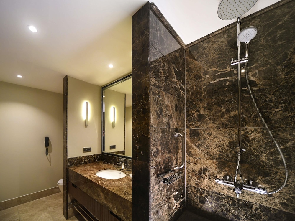 Habitación Superior con 1 cama doble del hotel Mercure Istanbul West and Convention Center. Foto 7