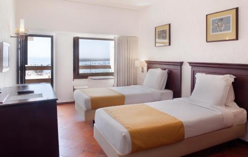 Habitación Doble con vistas al mar - 2 camas del hotel Do Mar. Foto 3
