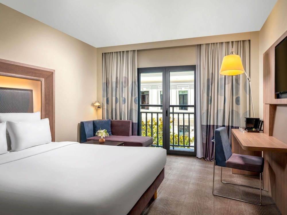 Habitación ejecutiva con cama queen size del hotel Novotel Istanbul Bosphorus. Foto 4