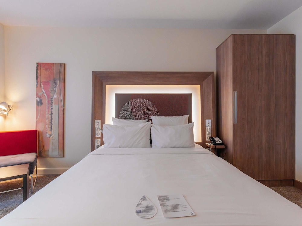 Habitación Superior Accesible con Cama Queen Size del hotel Novotel Istanbul Bosphorus. Foto 4