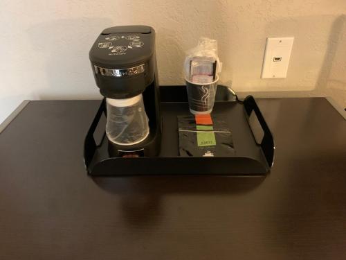 Deluxe King with Spa Bath Smoking del hotel Red Roof Inn Copiague. Foto 3