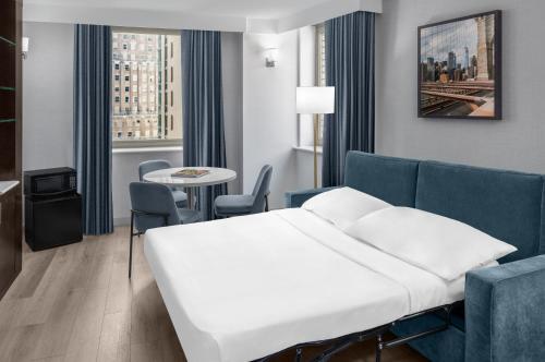 Suite - 1 cama extragrande del hotel Four Points by Sheraton New York Downtown