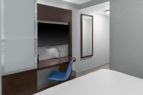 Habitación lateral - 1 cama extragrande del hotel Four Points by Sheraton New York Downtown