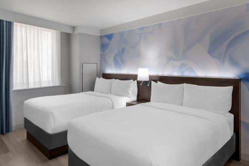 Habitación Doble con bañera adaptada para personas de movilidad reducida - 2 camas dobles del hotel Four Points by Sheraton New York Downtown