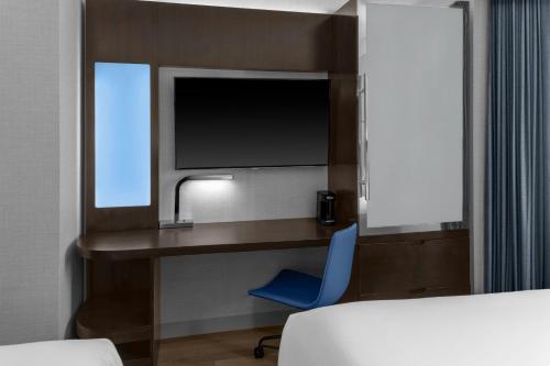 Habitación con 2 camas dobles del hotel Four Points by Sheraton New York Downtown. Foto 5