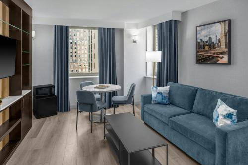 Suite - 1 cama extragrande del hotel Four Points by Sheraton New York Downtown. Foto 13