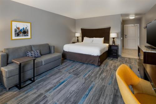 Habitación King con sofá cama - No fumadores del hotel Hampton Inn Seneca Falls. Foto 1