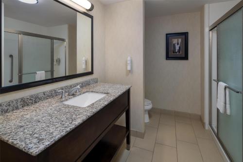 Habitación King con cama King - No fumadores del hotel Hampton Inn Seneca Falls