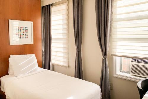 Habitación Individual con baño del hotel Midtown West. Foto 6