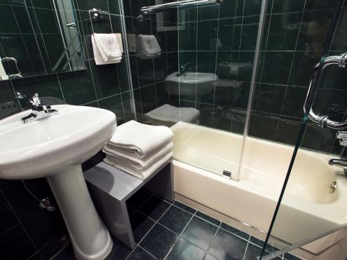 Habitación Triple con baño privado del hotel Midtown West. Foto 5