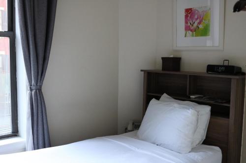 Habitación Individual con baño del hotel Midtown West. Foto 2