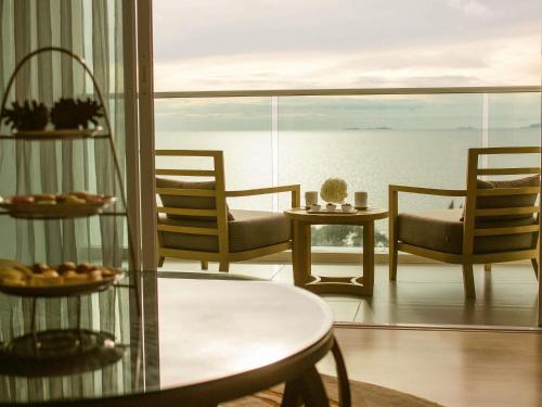 Suite Executive con vistas al mar del hotel Mövenpick Siam Na Jomtien Pattaya. Foto 5