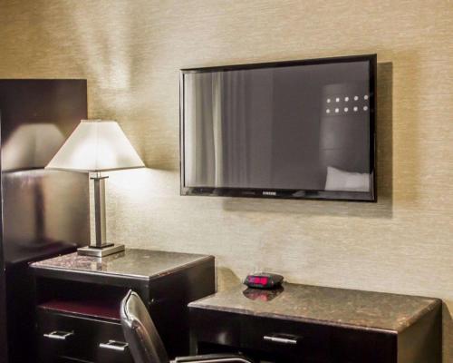 Habitación Doble con 2 camas dobles - No fumadores del hotel Rodeway Inn Bronx Zoo. Foto 4