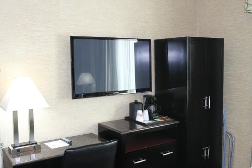 Habitación con cama extragrande - Fumadores del hotel Rodeway Inn Bronx Zoo. Foto 2