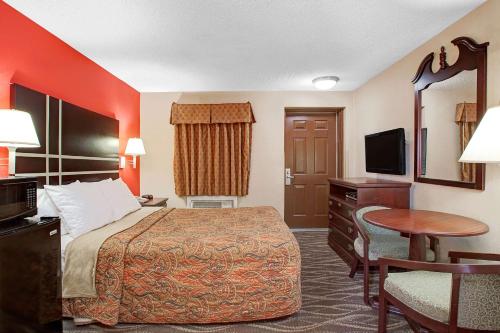 Habitación Deluxe con cama King - Fumadores del hotel Days Inn by Wyndham Ridgefield NJ. Foto 4