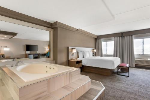 Suite Executive - 1 cama extragrande - No fumadores del hotel Comfort Inn Edgewater On Hudson River. Foto 3