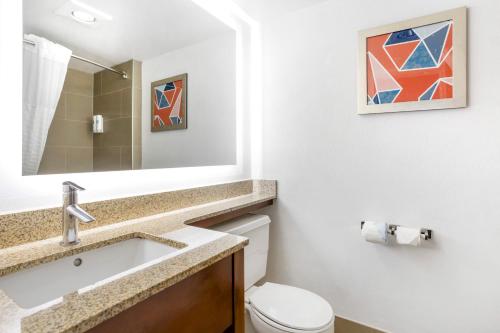 Habitación con vistas a la ciudad - 2 camas grandes - No fumadores del hotel Comfort Inn Edgewater On Hudson River. Foto 2