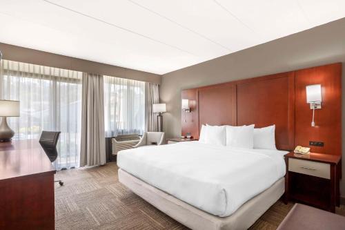 Habitación Doble con cama grande y balcón - No fumadores del hotel Comfort Inn Edgewater On Hudson River